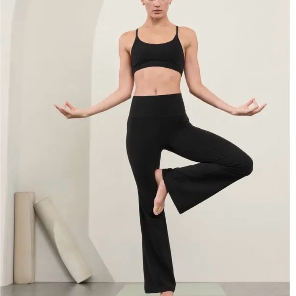 Athleta Salutation Stash High-Rise Flare Pant Black size S/P